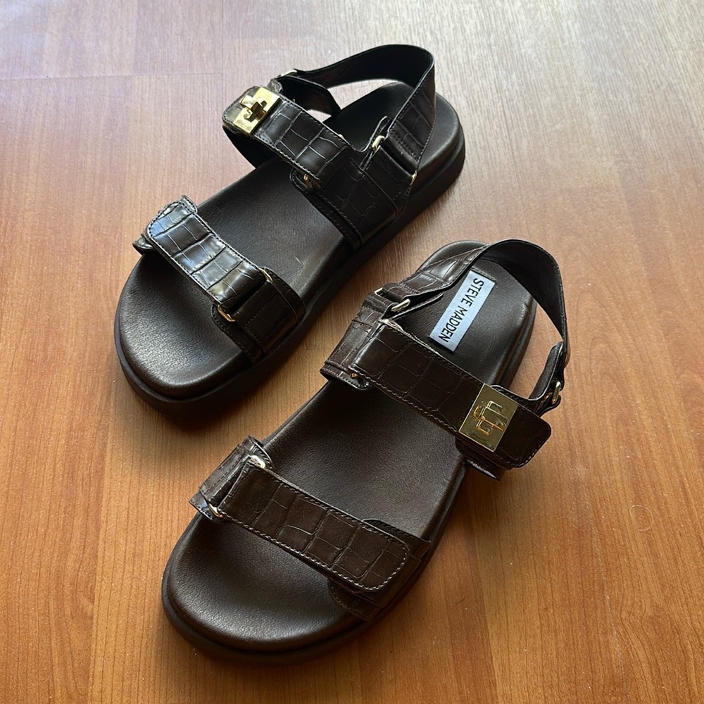 Trendy leather chocolate brown with gold details Steve Madden sandals.